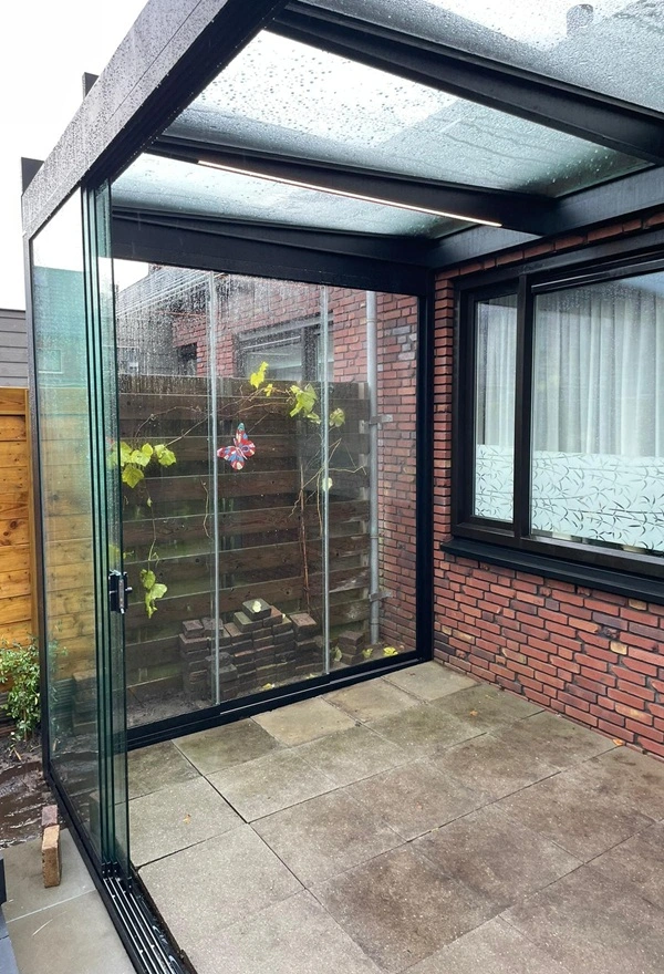 Glazen tuinkamer geplaatst door Veldman Zonwering in Heerenveen