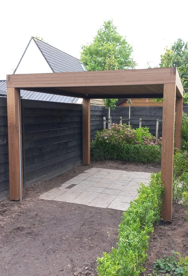 Houten terrasoverkapping in Grootegast door Veldman Zonwering