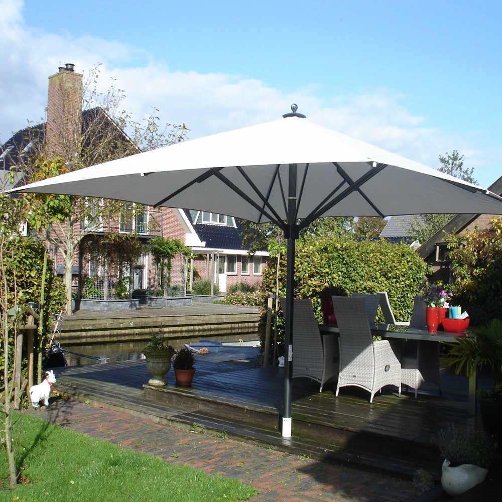 Parasol tegen de zon in Friesland Parasol tegen de zon in Friesland