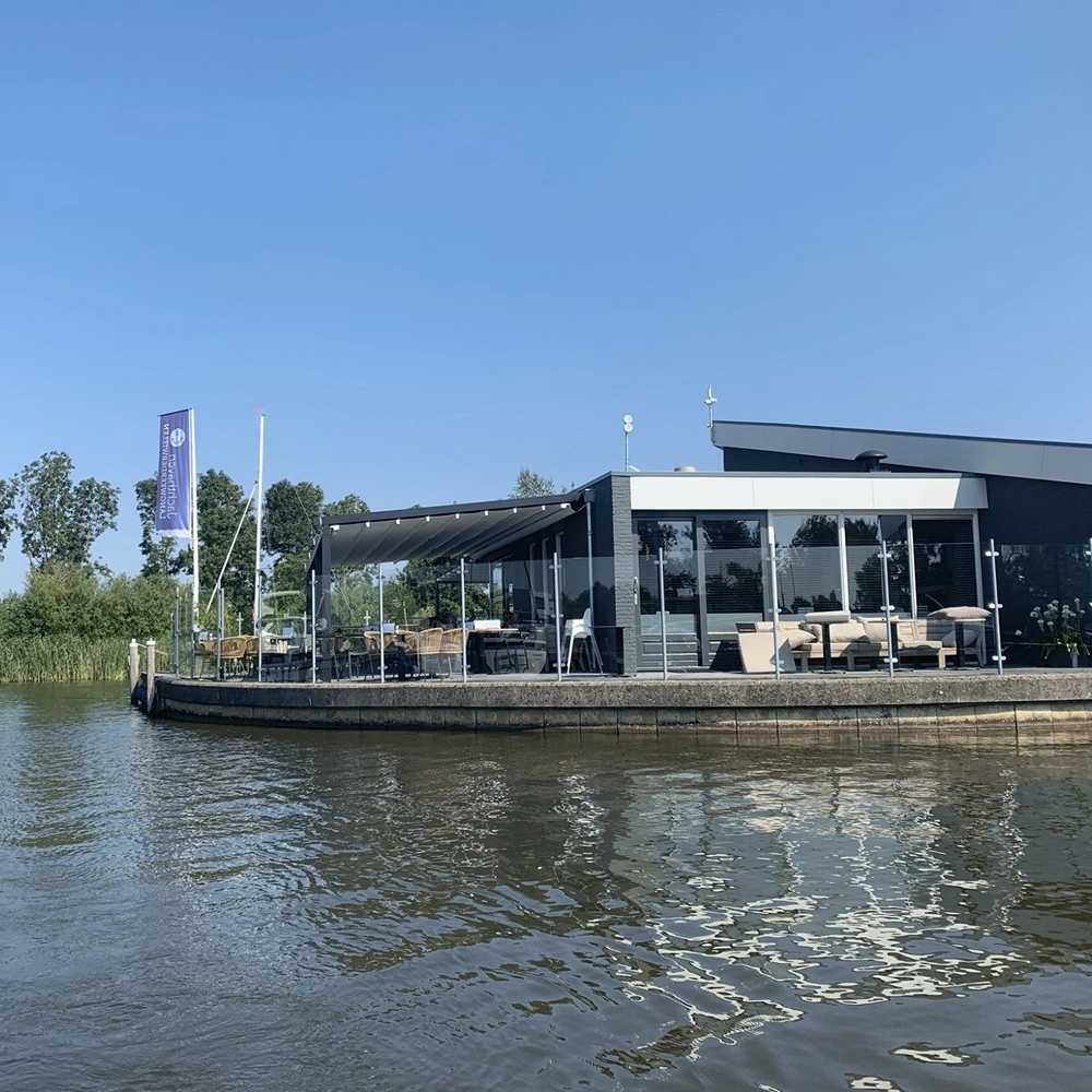 Restaurant Helder met terrasoverkapping door Veldman Zonwering in Boornzwaag Restaurant Helder met terrasoverkapping door Veldman Zonwering in Boornzwaag