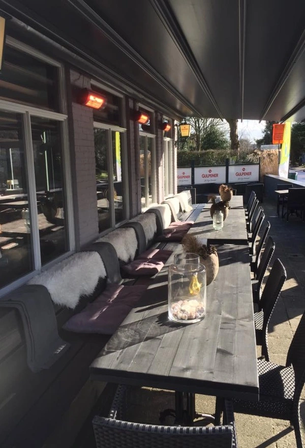 Terras met verwarmd zitgedeelte en schuifdak door Veldman Zonwering bij Duingroet Terras met verwarmd zitgedeelte en schuifdak door Veldman Zonwering bij Duingroet