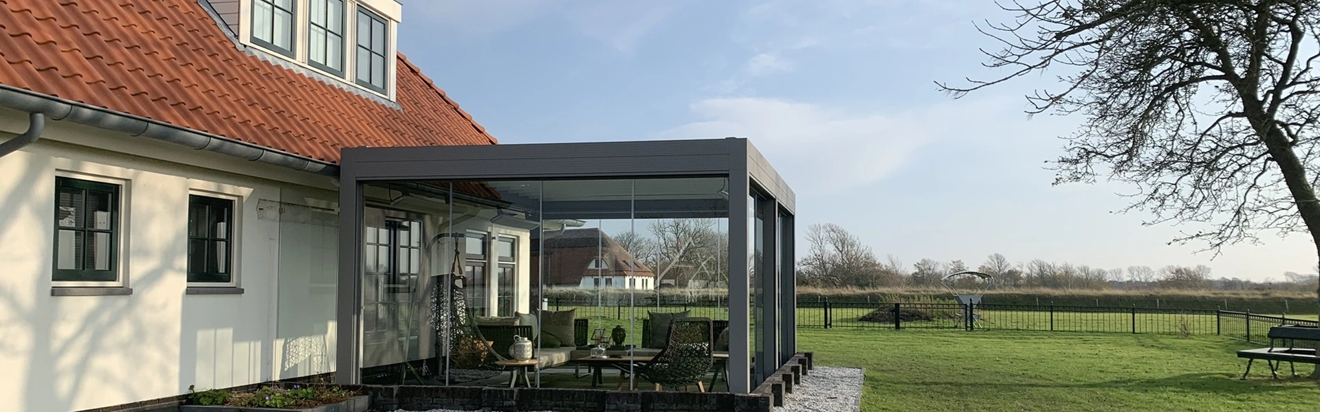 Terrasoverkapping bij landelijke woning in Utrecht