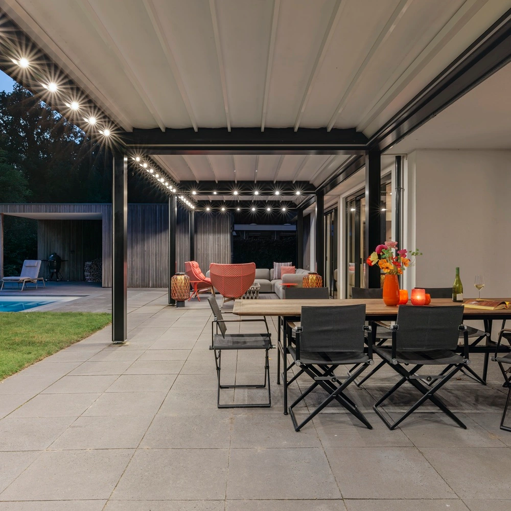 Terrasoverkapping met vouwdak en ledverlichting in Utrecht Terrasoverkapping buitenkamer