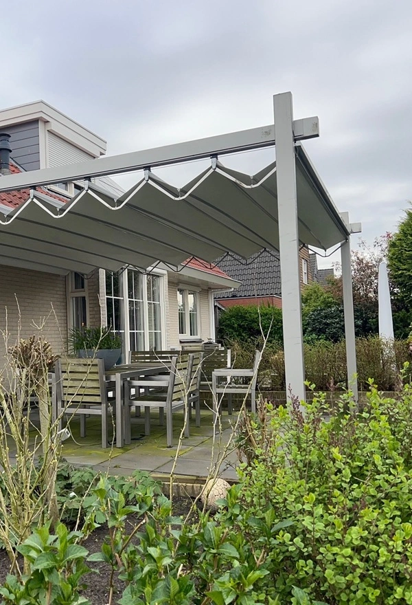 Textiel overkapping gerealiseerd door Veldman Zonwering in Nes Textiel overkapping gerealiseerd door Veldman Zonwering in Nes