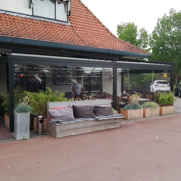 Textiel terrasoverkapping met schuifdak bij restaurant Boss, Zuidoostbeemster