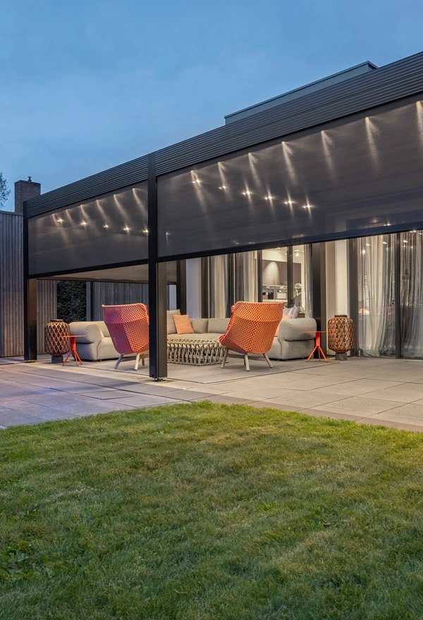 Veldman Zonwering overkapping met screens en verlichting in Zwolle