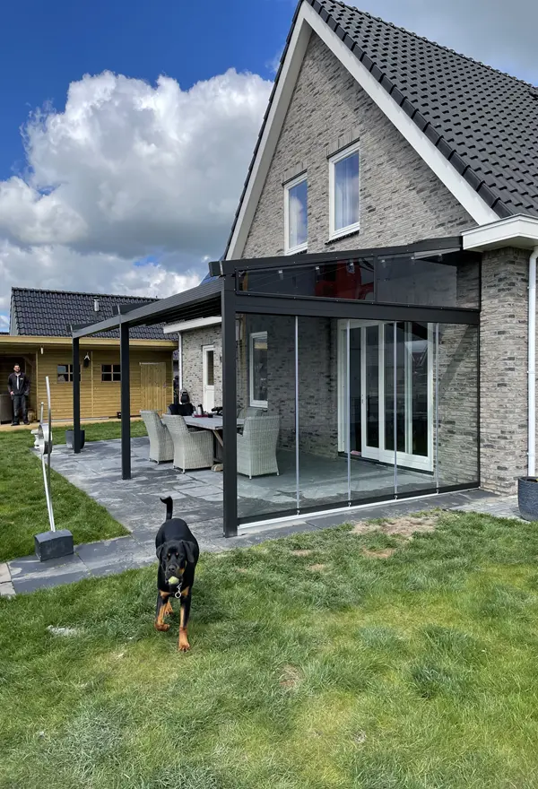 Veldman Zonwering tuinkamer met schuifdak aan woning in Leeuwarden