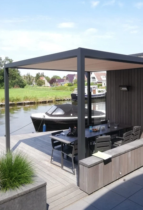 Vrijstaande zon- en regenwering bij vakantiepark De Potten, Veldman Zonwering