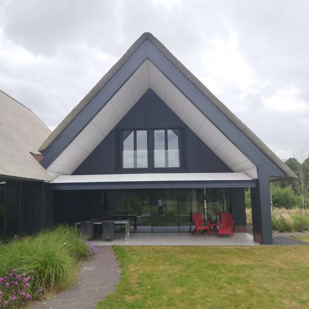 Zon- en regenscherm op maat geplaatst door Veldman Zonwering in Schipborg Zon- en regenscherm op maat geplaatst door Veldman Zonwering in Schipborg