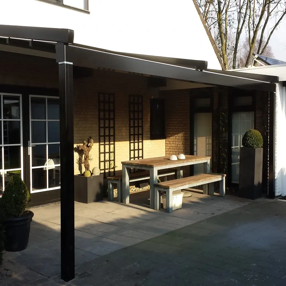 Veldman Zonwering terrasoverkapping met schuifdak in Heerenveen bij achtertuin 1