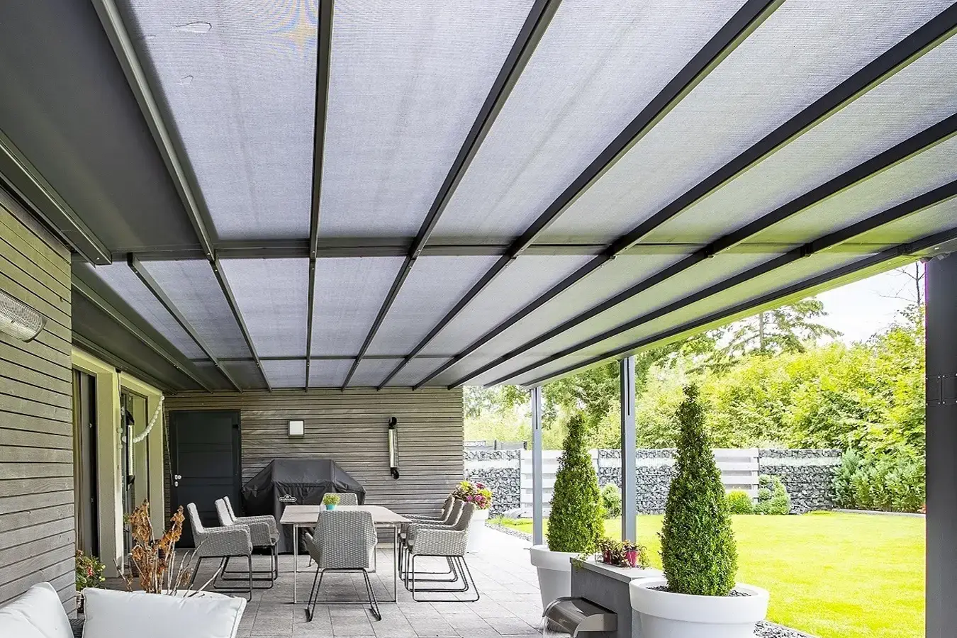 Terrasoverkapping met lamellendak