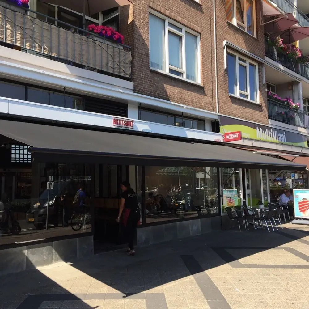 Realisatie van Veldman Zonwering bij Artisani in Amsterdam zonnescherm